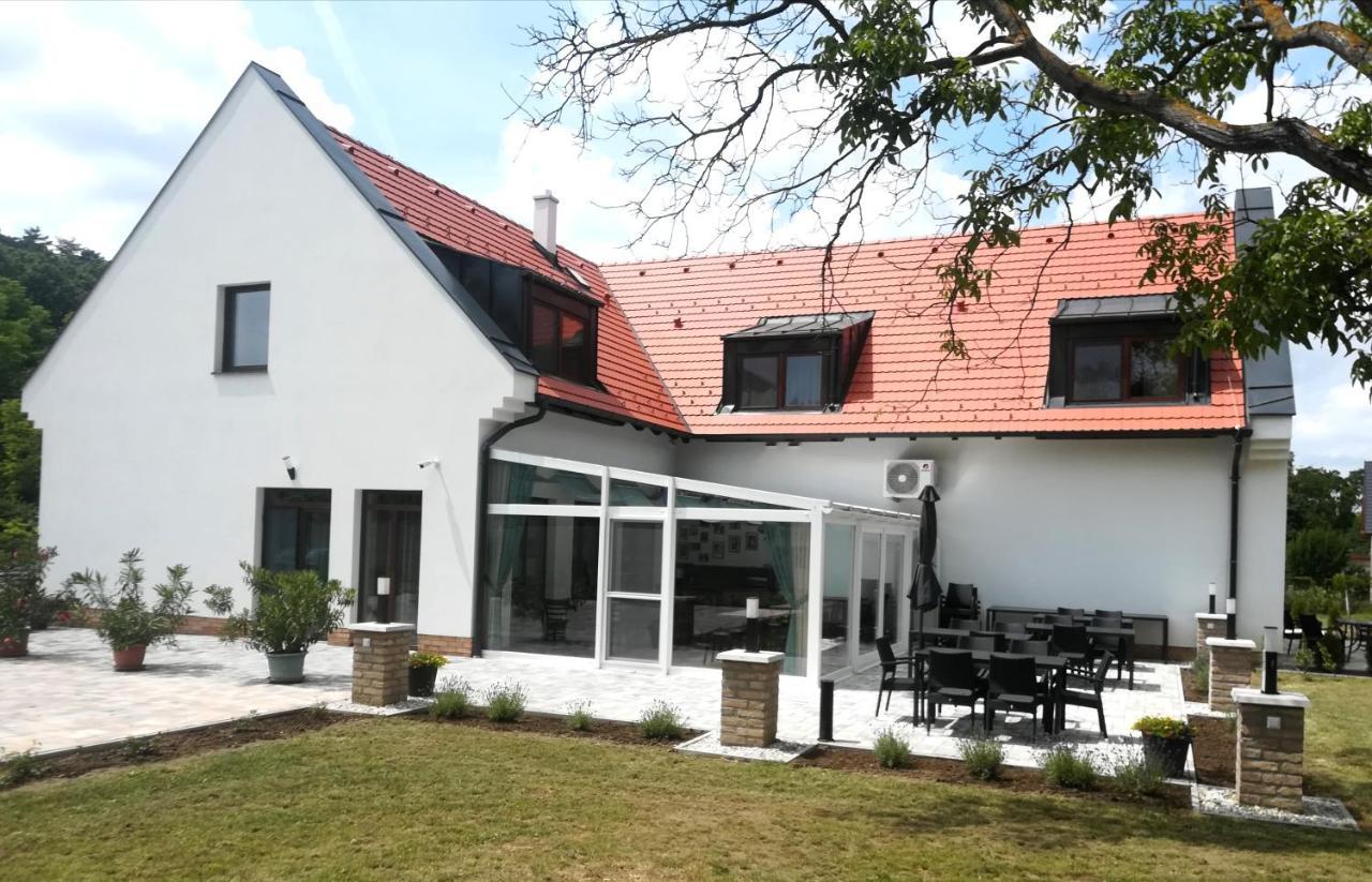 Dreko Panzió&Borbisztró Gyorujbarat Exterior foto