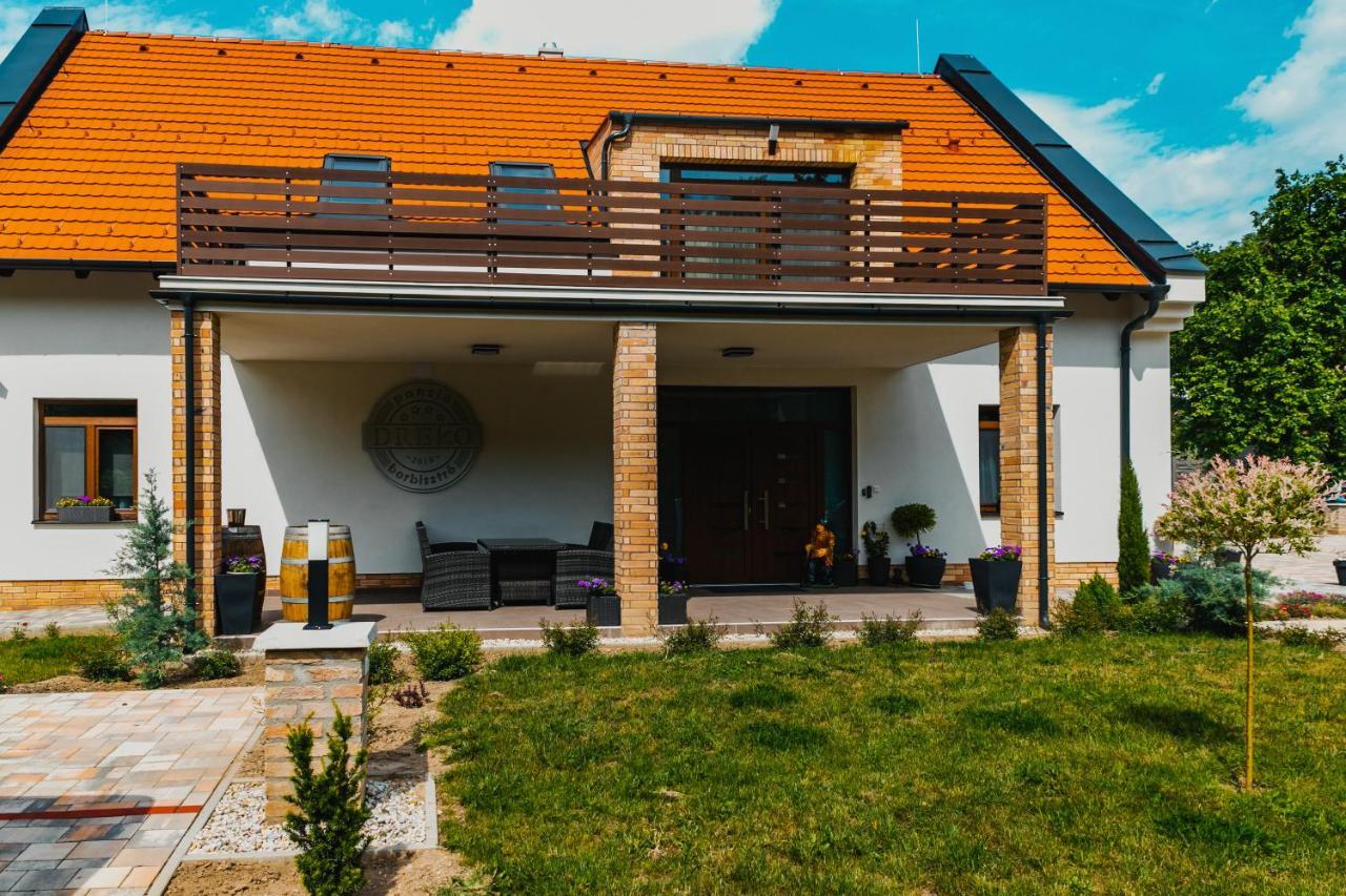 Dreko Panzió&Borbisztró Gyorujbarat Exterior foto